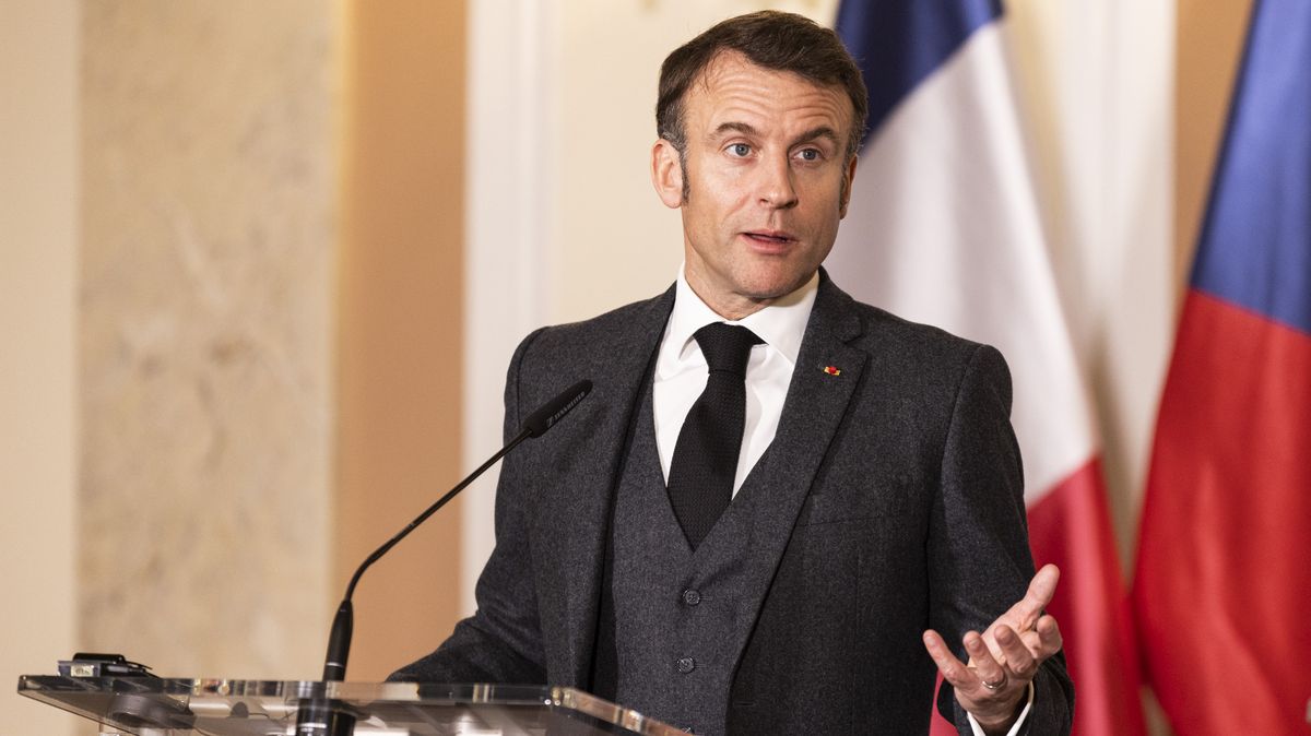 Macron chce lidem „pomoci zemřít“. Slovu eutanazie se vyhýbá